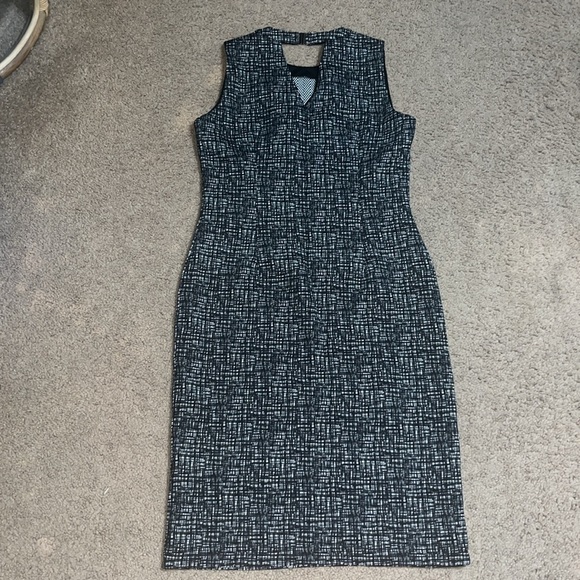 J. McLaughlin Barry Sleeveless Jewel Neck Montego Scuba Dress Black White Medium - Picture 4 of 8